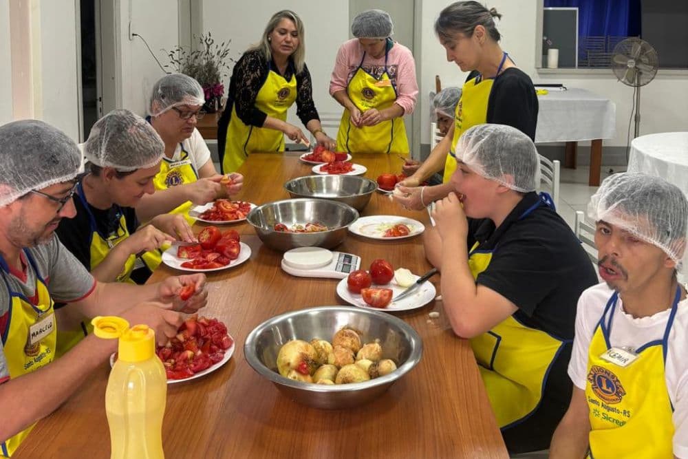 Lions Clube de Santo Augusto desenvolve projeto de Culinária Cultural com alunos da APAE