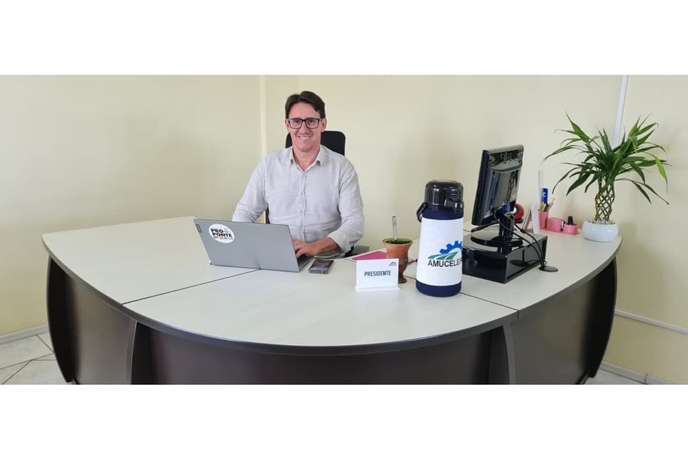Prefeito de Barra do Guarita, Rodrigo Locatelli Tisott, assume Presidência da Amuceleiro