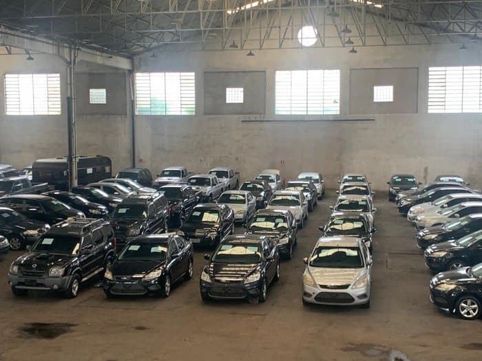 Com Mitsubishi L200 e Toyota Corolla, leilão da Polícia Federal no RS tem veículos a partir de R$ 2,2 mil