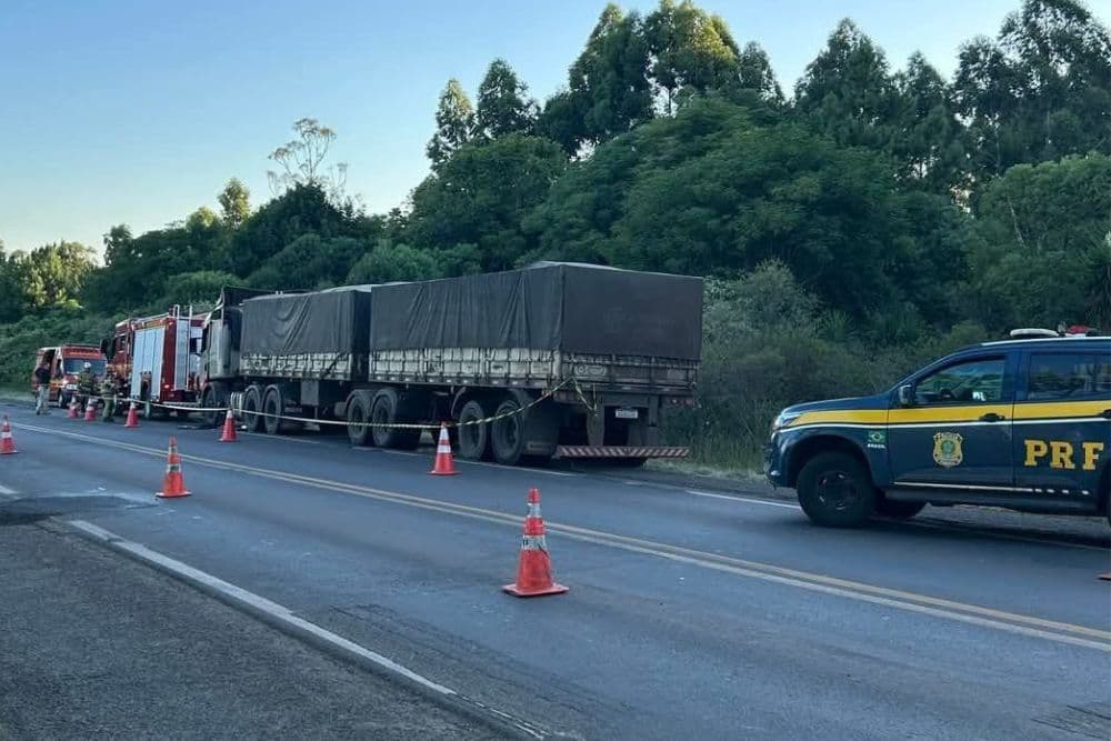 Motorista morre após cabine de carreta cair sobre ele na BR-158, em Cruz Alta