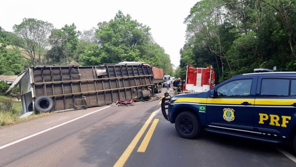 Caminhoneiro morre em acidente na BR-386