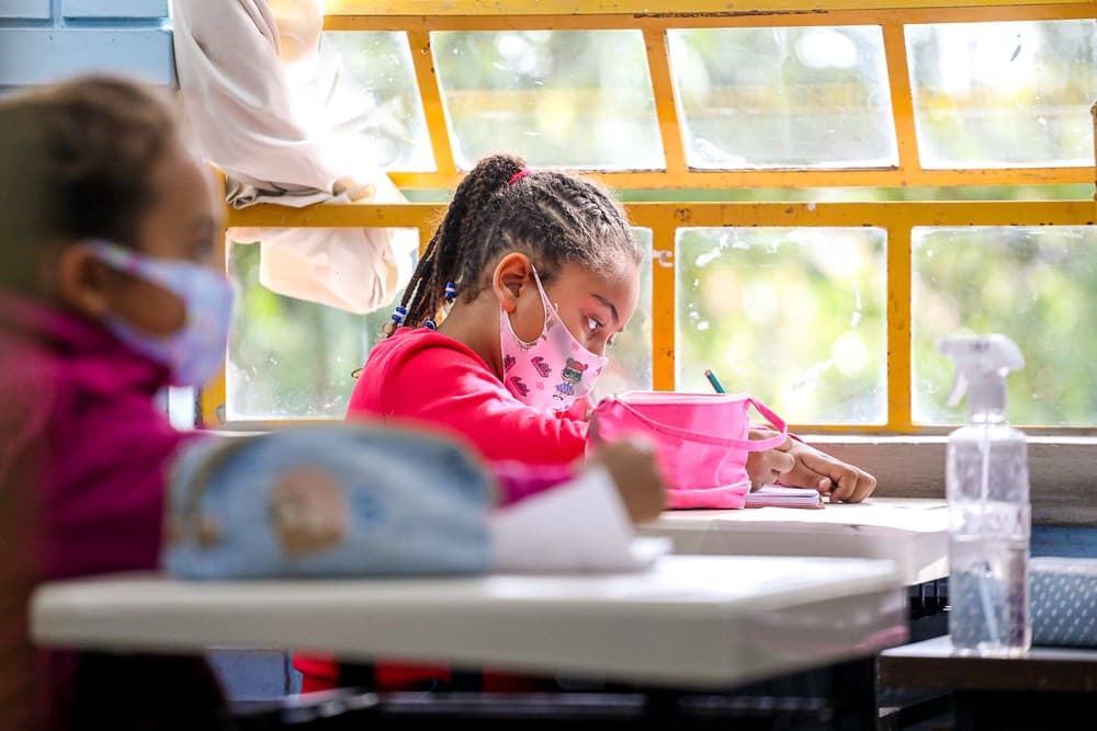 Nova portaria torna obrigatório uso de máscaras por crianças a partir de 3 anos em escolas do RS