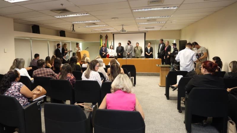 RS Seguro firma acordo com Programa Acolhe, do Instituto Avon e Accor, para abrigo temporário a mulheres vítimas de violência