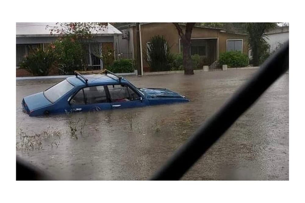 Ciclone traz inundações e alaga cidades do Uruguai