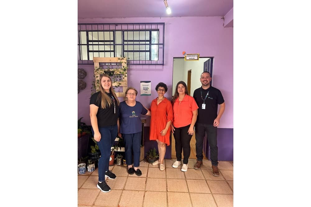 APAE de Santo Augusto recebe apoio do Sicoob para implantação de rádio escolar