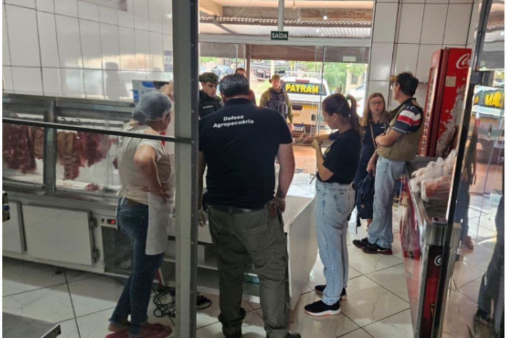 Independência: fiscalização interdita um mercado e apreende 2 toneladas de produtos impróprios