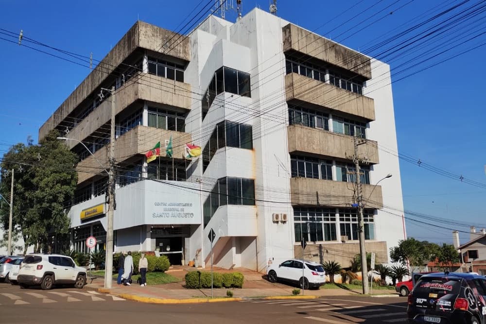 Poder Executivo assina escritura de compra do prédio do Banco do Brasil que agora passa a ser santo-augustense