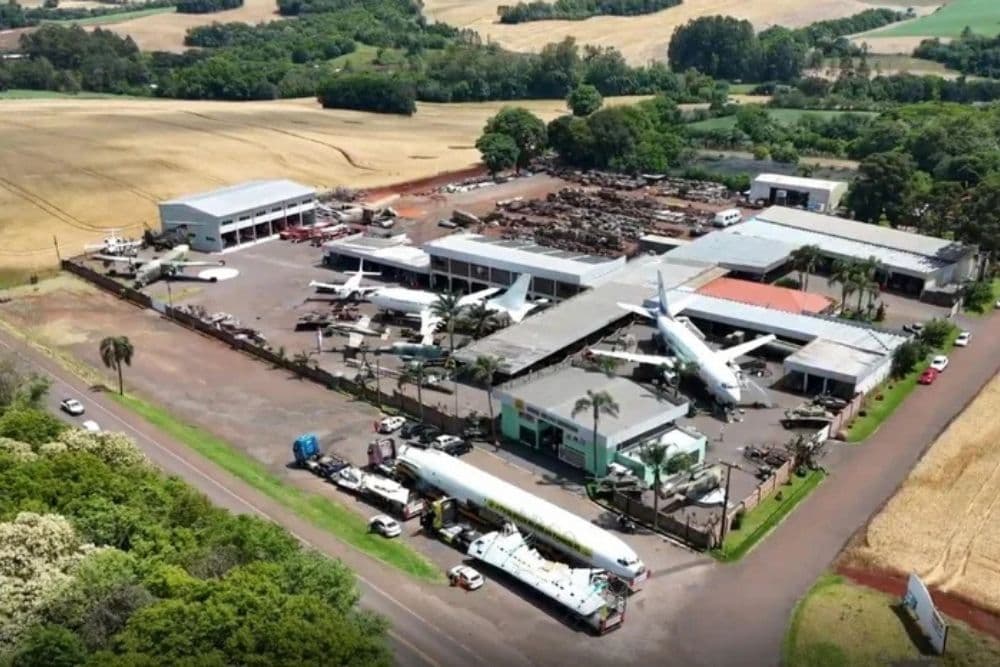 Avião símbolo da enchente vai integrar acervo do Museu Militar de Panambi