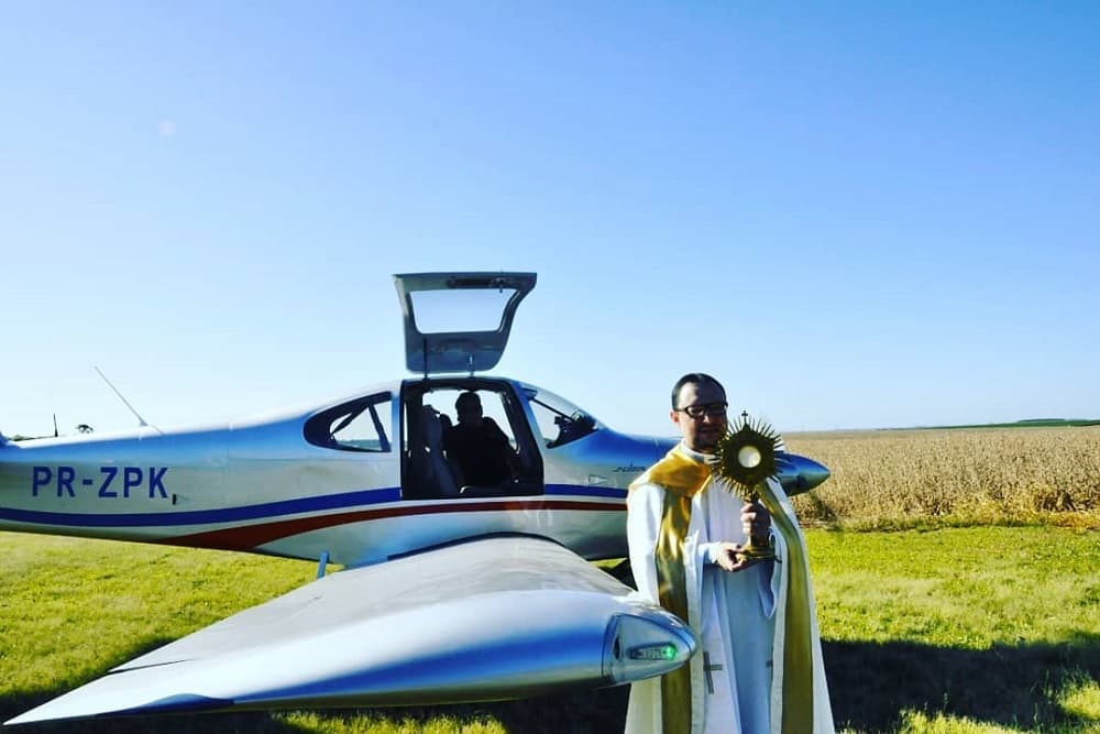 Cônego Jocemar fará benção aérea em Santo Augusto