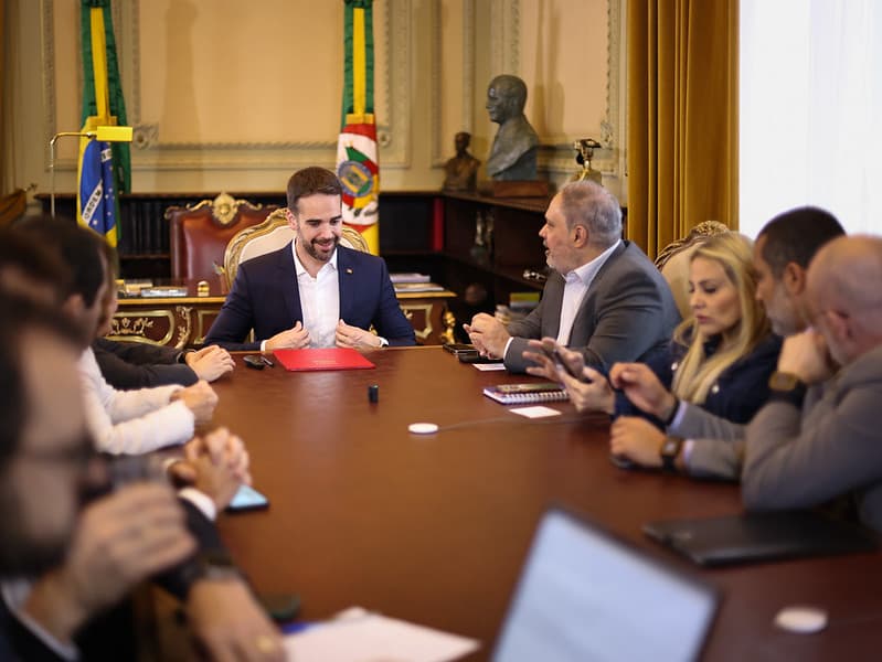 No Dia do Professor, governador anuncia retorno das promoções na carreira do magistério após dez anos