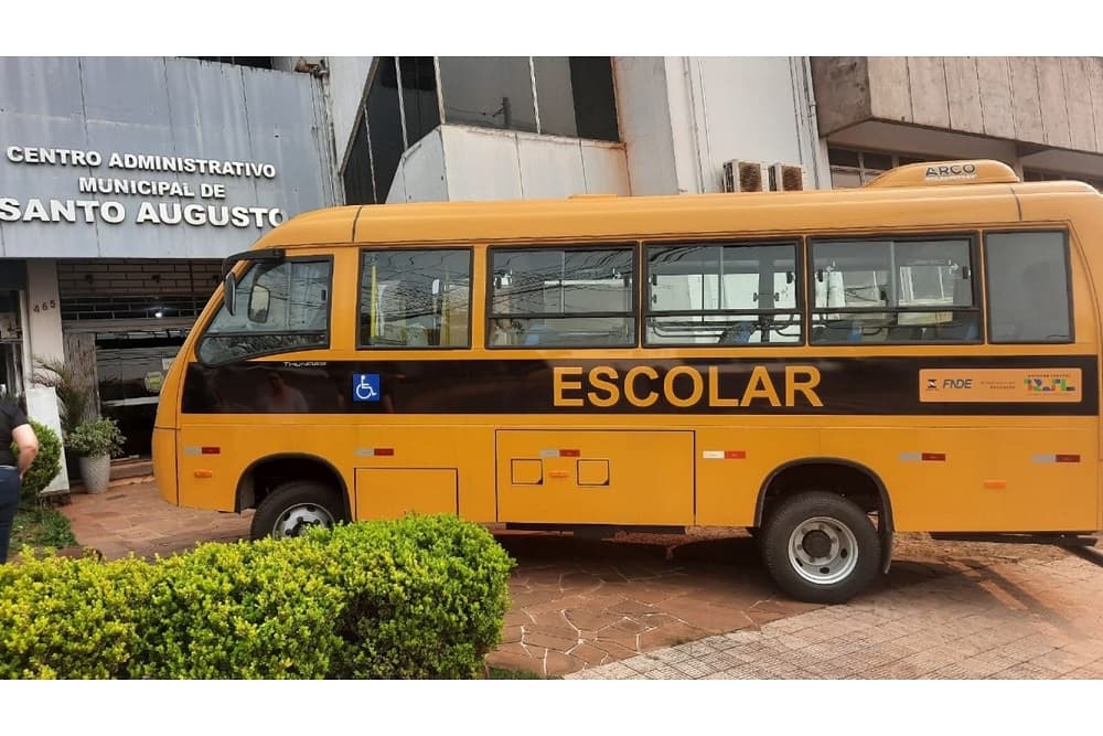 Santo Augusto recebeu novo ônibus escolar