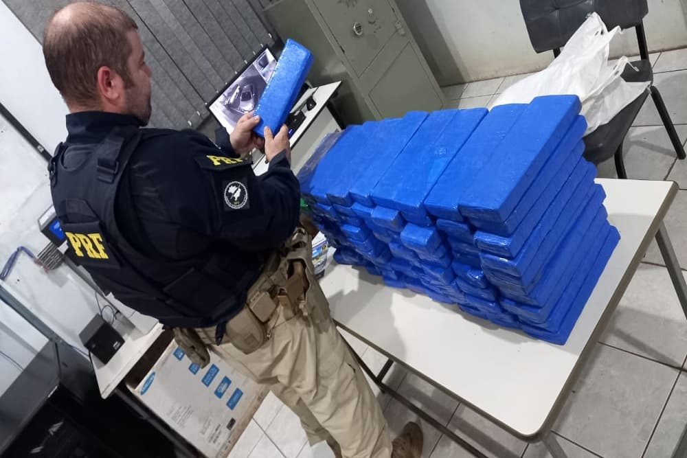 PRF de Ijuí intercepta mais de 50 quilos de maconha em abordagem na BR-285