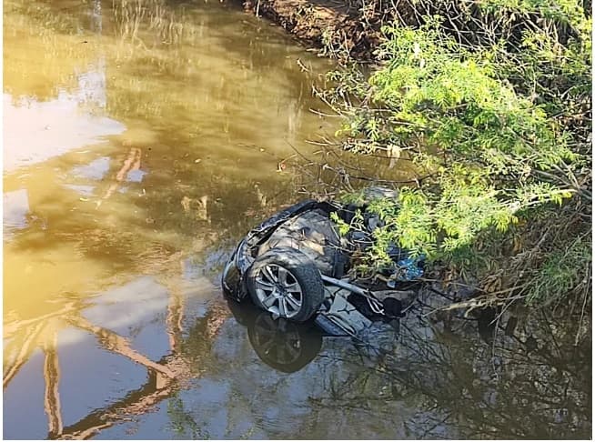 Pai que fugiu da polícia e caiu em rio com quatro crianças morre em Santa Catarina