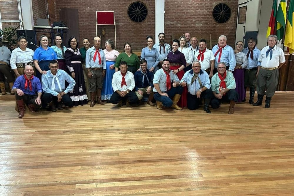 Posse da nova Patronagem do CTG Carreteiros dos Pampas marca noite festiva em Santo Augusto