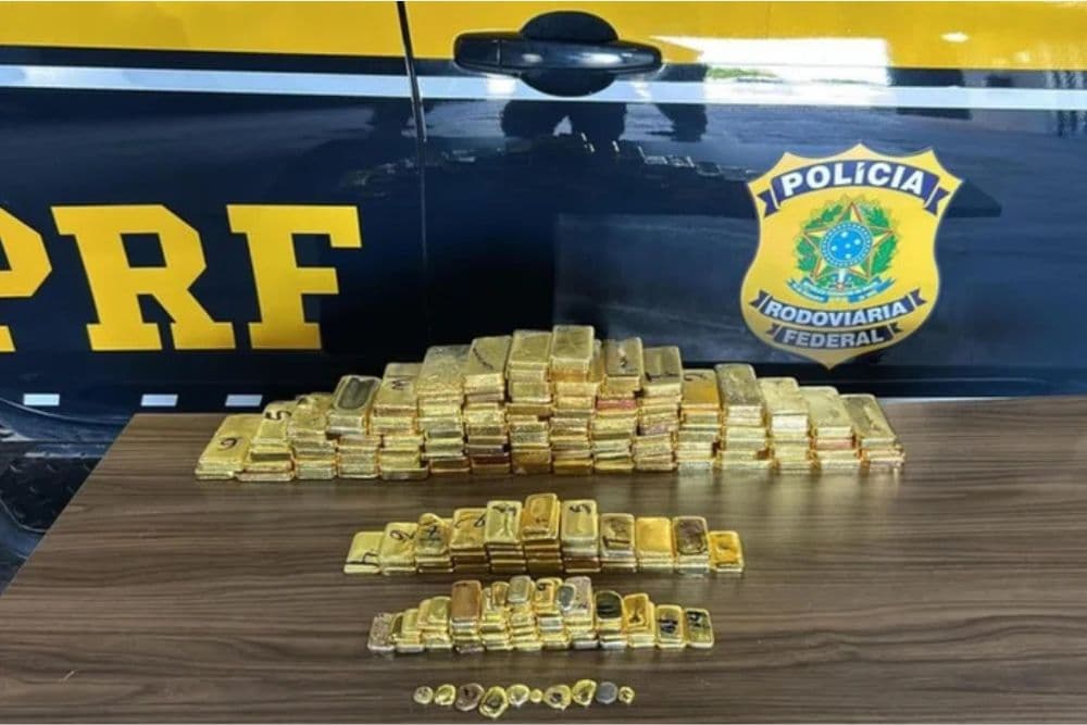 PRF apreende 103 quilos de ouro escondidos em caminhonete em Roraima