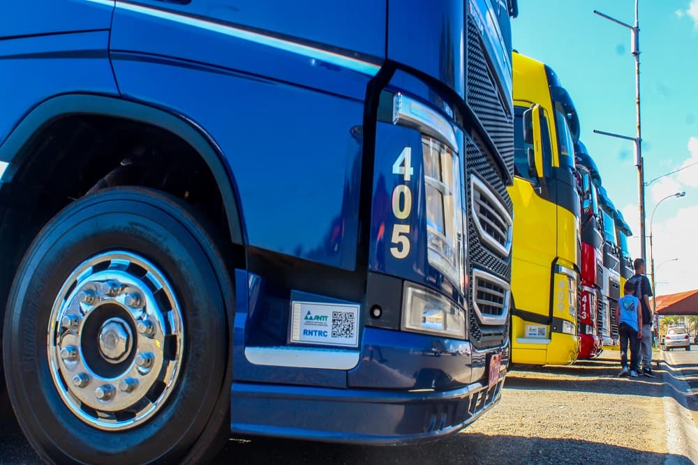 Deputado pede prioridade na vacinação para caminhoneiros