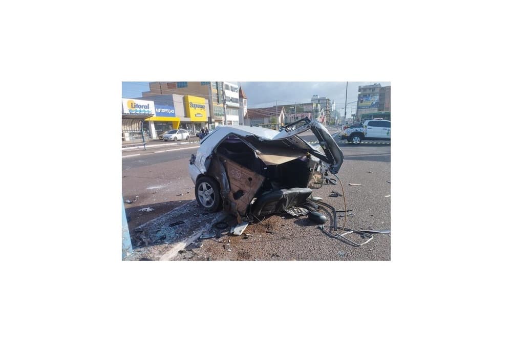 Veículo com placas de Santo Augusto parte ao meio e motorista morre