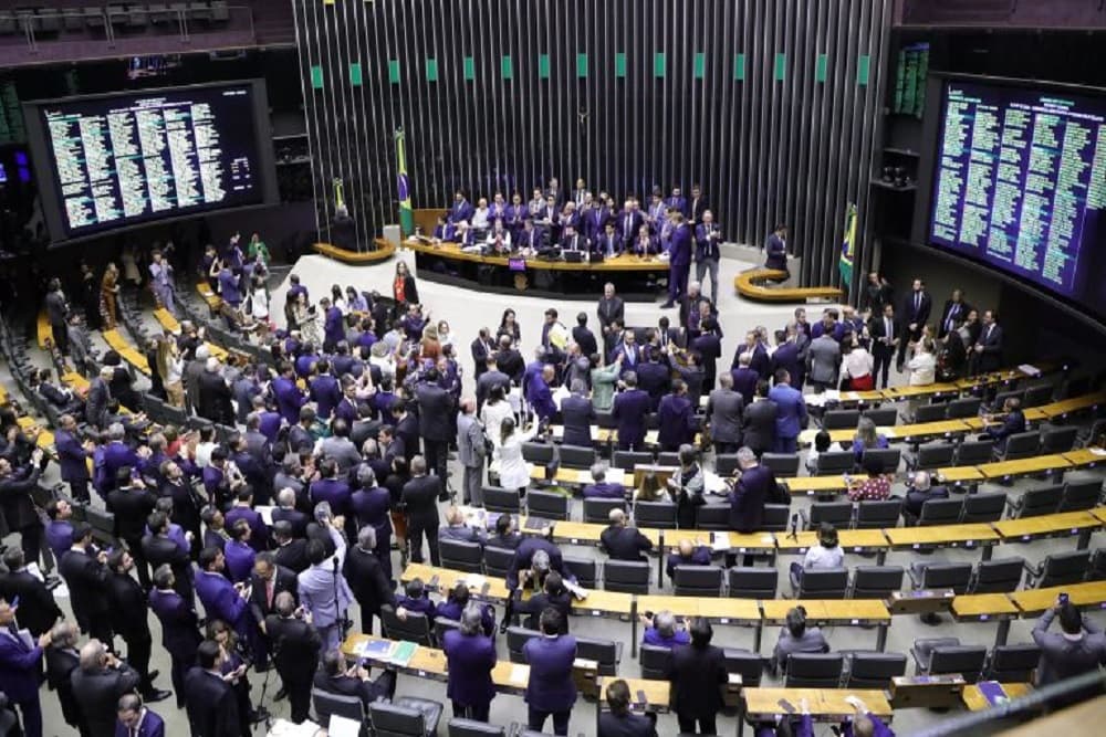 Câmara aprova texto-base da reforma tributária