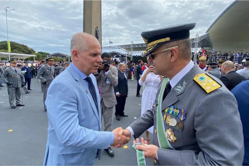 Presidente do INSS é afastado em operação da Polícia Federal contra fraude bilionária em benefícios