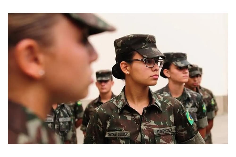 Brasil passa a permitir alistamento militar feminino