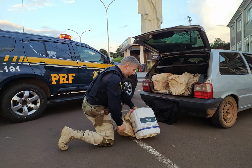PRF prende contrabandista em Coronel Bicaco com meia tonelada de agrotóxicos ilegais