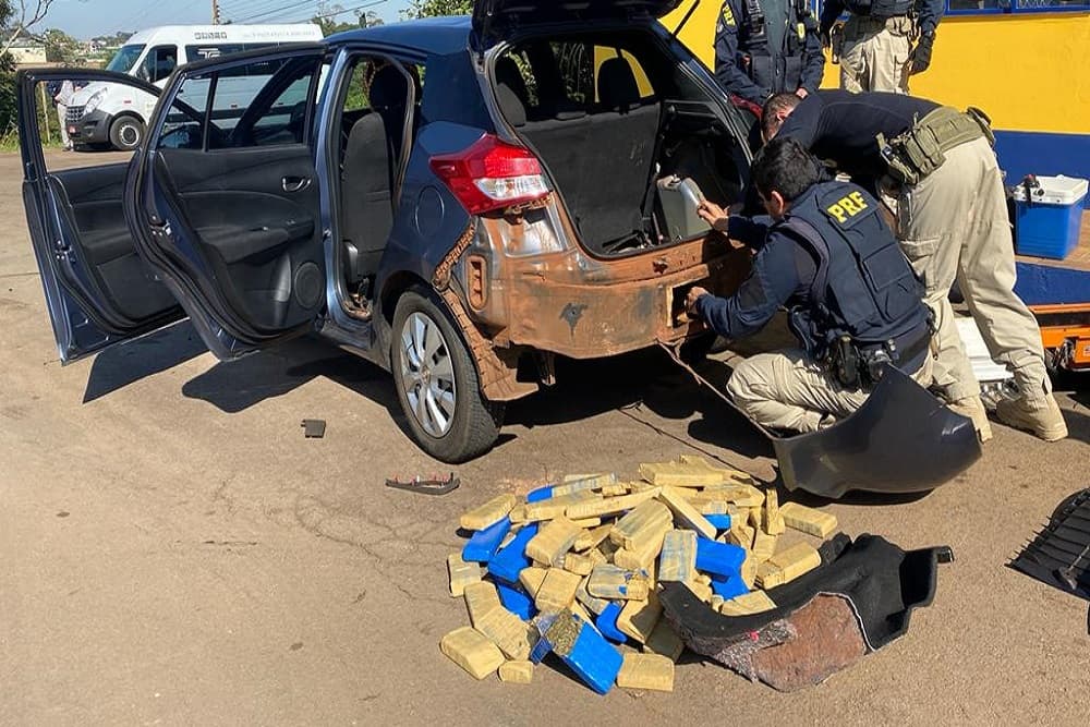 PRF prende casal de paraguaios com carga de maconha
