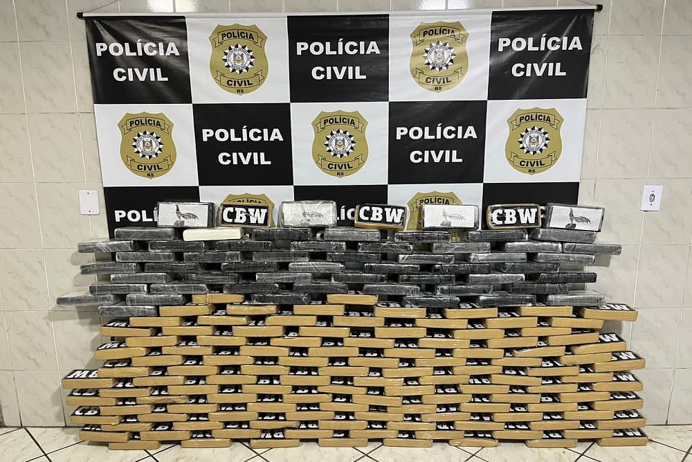 Carga de 123 quilos encontrada em caminhão é a maior apreensão de crack da história da Polícia Civil do RS