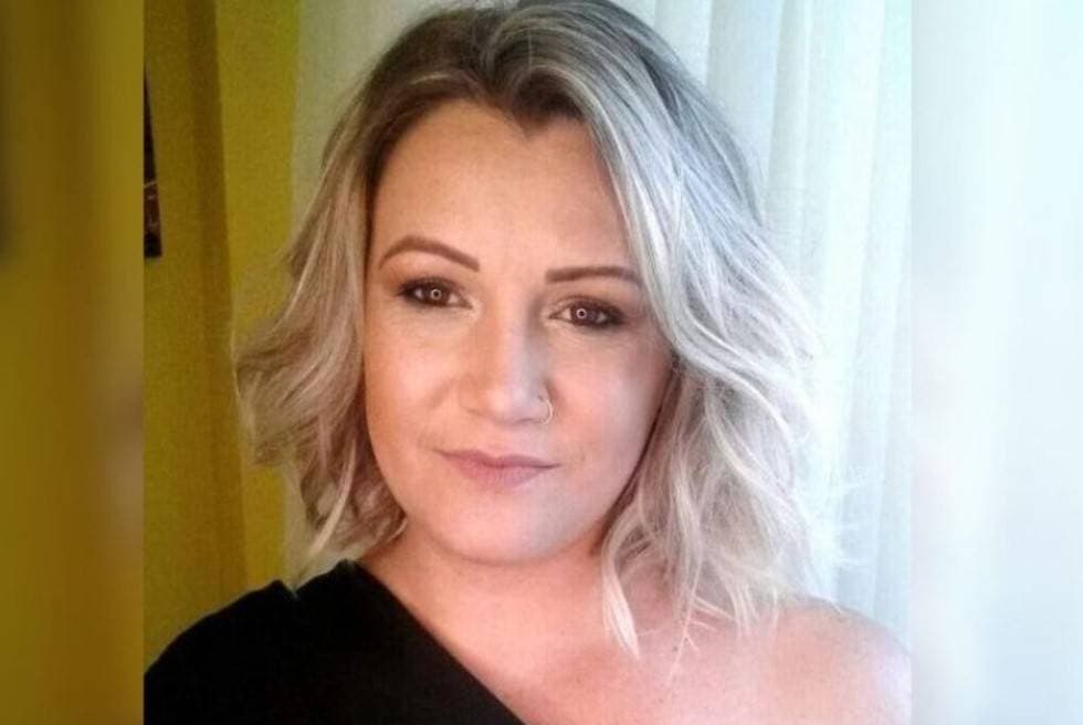 Mulher morre eletrocutada ao limpar calçada com lava a jato em SC