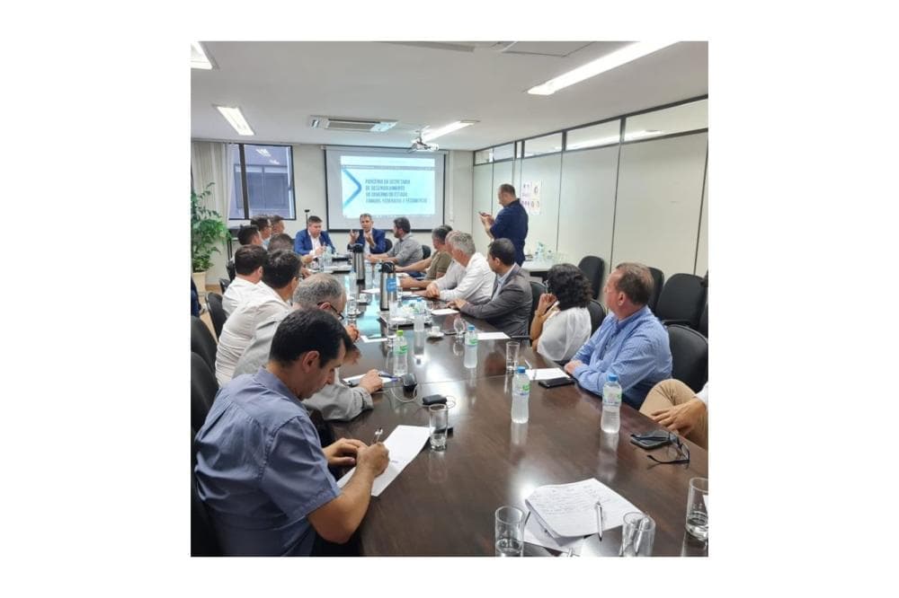 Amuceleiro, Famurs e Estado discutem ações conjuntas para potencializar o desenvolvimento regional