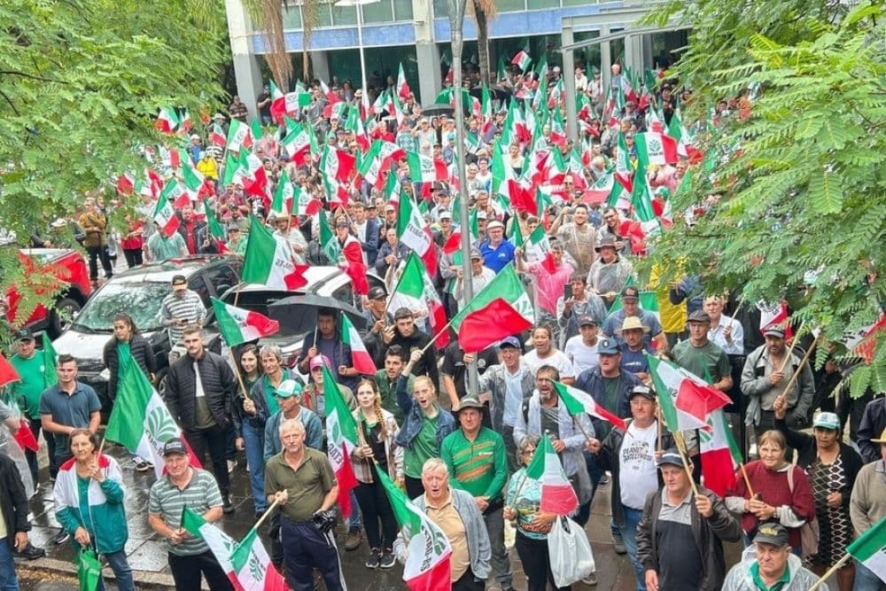 Agricultores de Santo Augusto participam de mobilização da FETAG em Porto Alegre