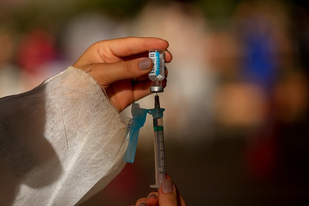 Governo intensifica estratégias de vacinação contra gripe, covid-19 e dengue