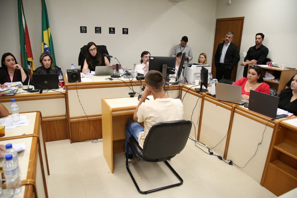 Caso Daiane| Finalizados depoimentos e interrogatório do réu, julgamento segue nesta sexta-feira