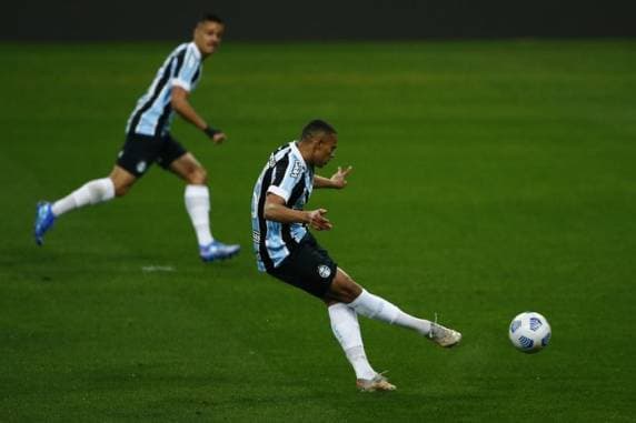 Grêmio volta a bater o Vitória e avança às quartas de final da Copa do Brasil