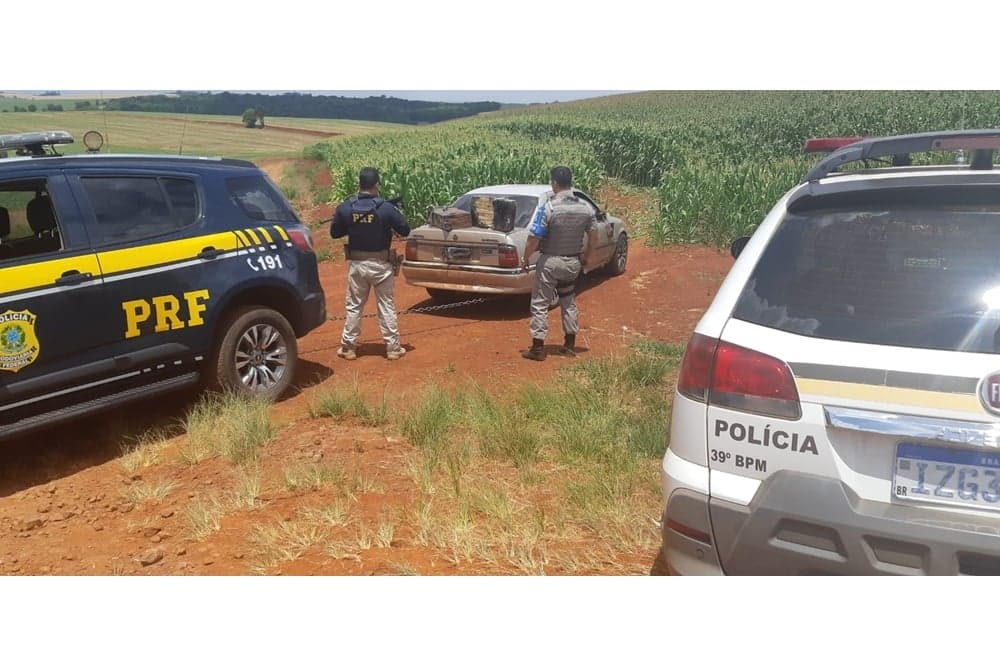 PRF apreende carro carregado de maconha após fuga no norte do estado