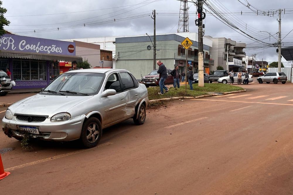 Acidente é registrado no Centro de Santo Augusto nesta quarta-feira