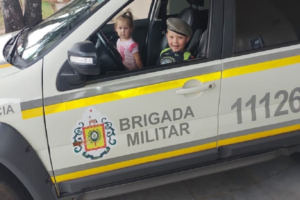Policiais Militares de Santo Augusto recebem visita especial