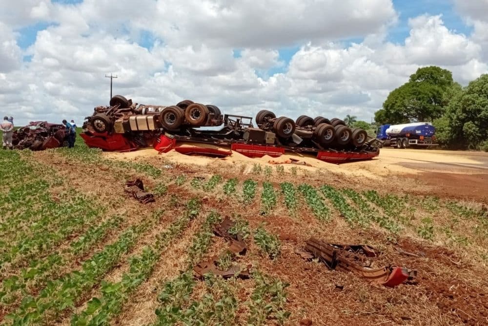 Colisão deixa duas pessoas mortas na ERS-155