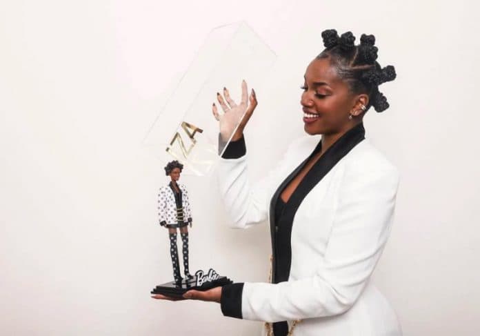 Cantora Iza vira Barbie e comemora no Instagram: ‘Vivi muitas coisas’