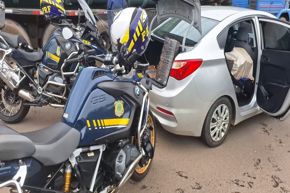 Após acompanhamento PRF prende dois traficantes transportando maconha na BR 285