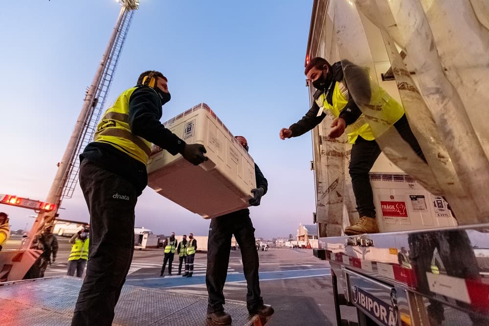 Estado distribui novos lotes de vacinas contra a Covid-19