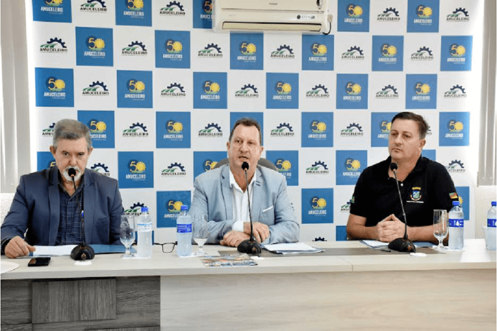 Amuceleiro detalha em coletiva de imprensa o projeto da ponte entre Porto Soberbo/El Soberbio