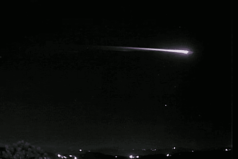 Objeto luminoso é visto no céu do RS na madrugada desta sexta-feira