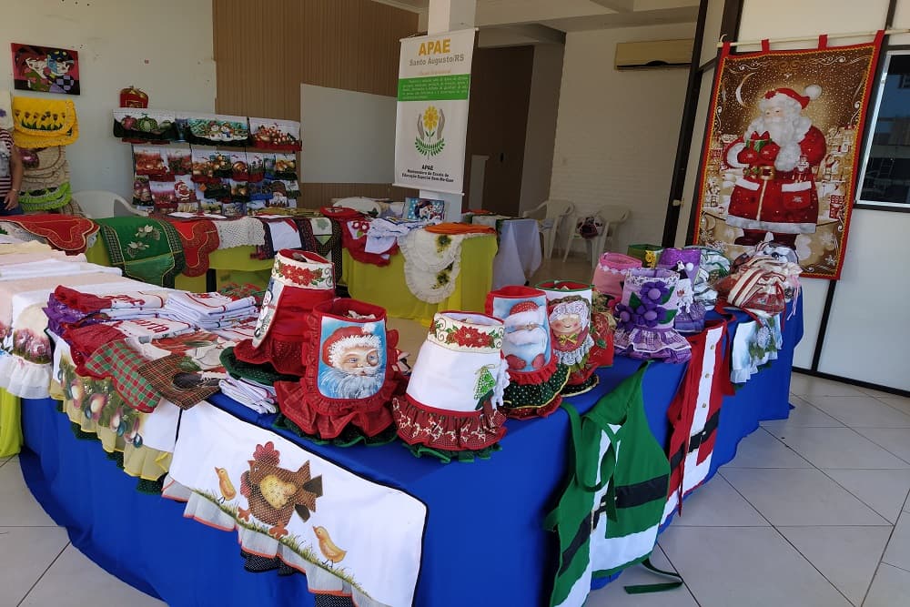 Presenteie com produtos da Feira Natalina da APAE