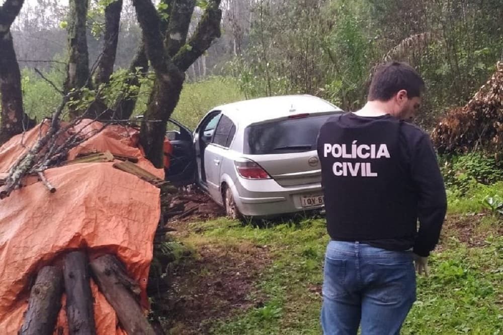 Dois corpos são encontrados dentro de veículo em Condor