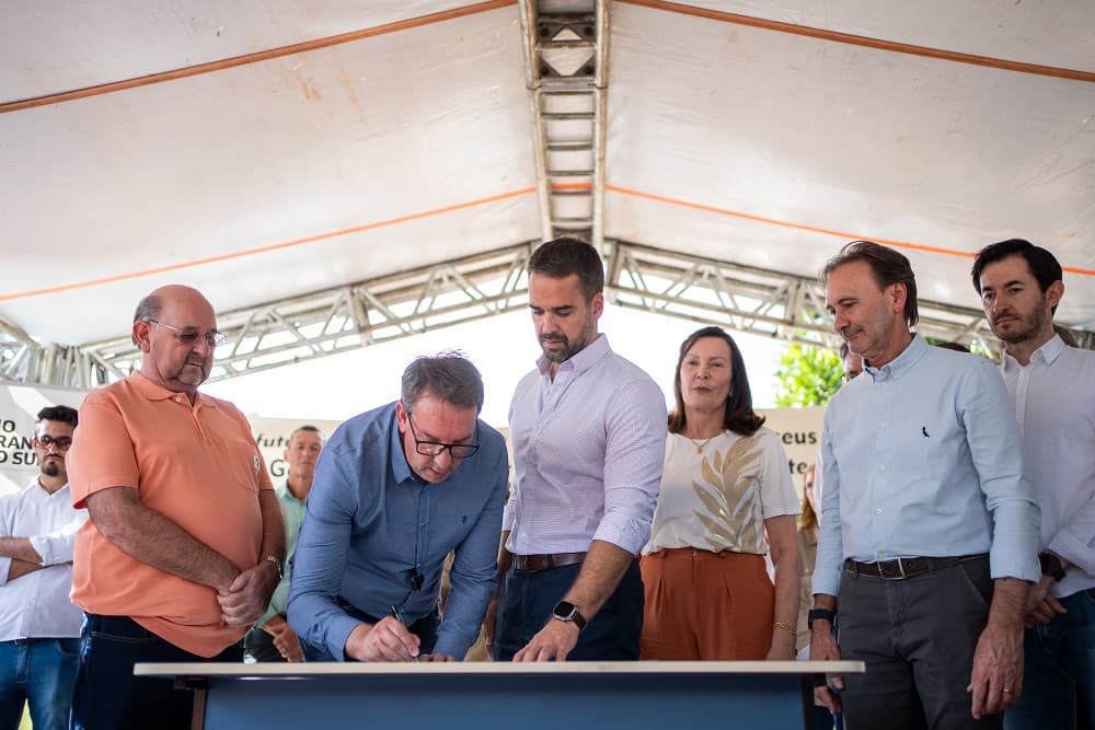 Com R$ 11,4 milhões de investimento, Leite autoriza início de obra para acesso asfáltico entre Alegria e Inhacorá