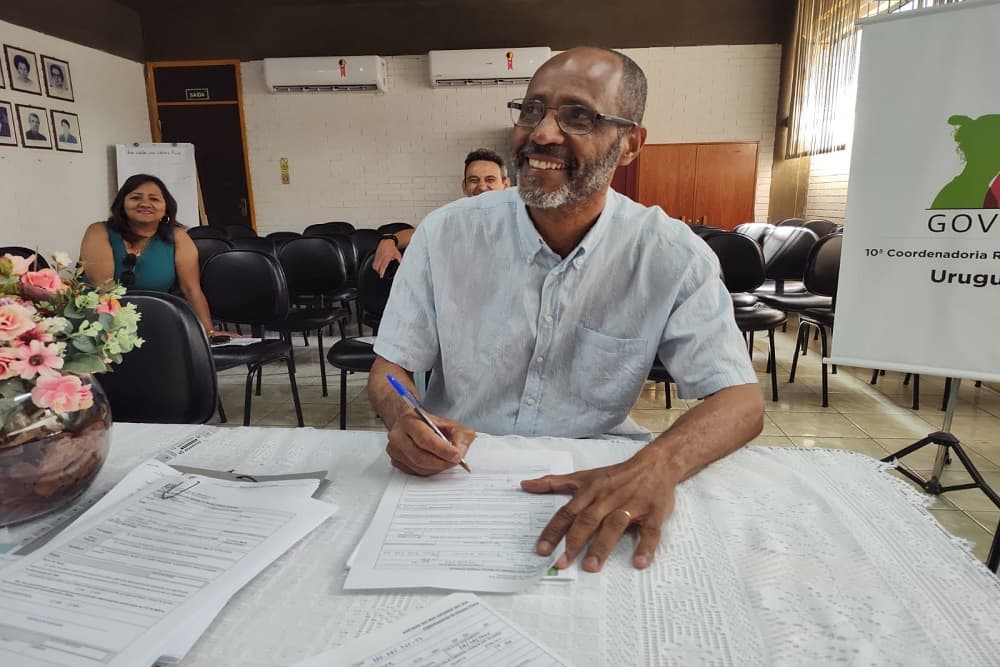 Aprovados em concurso, mais de 1,3 mil professores tomam posse