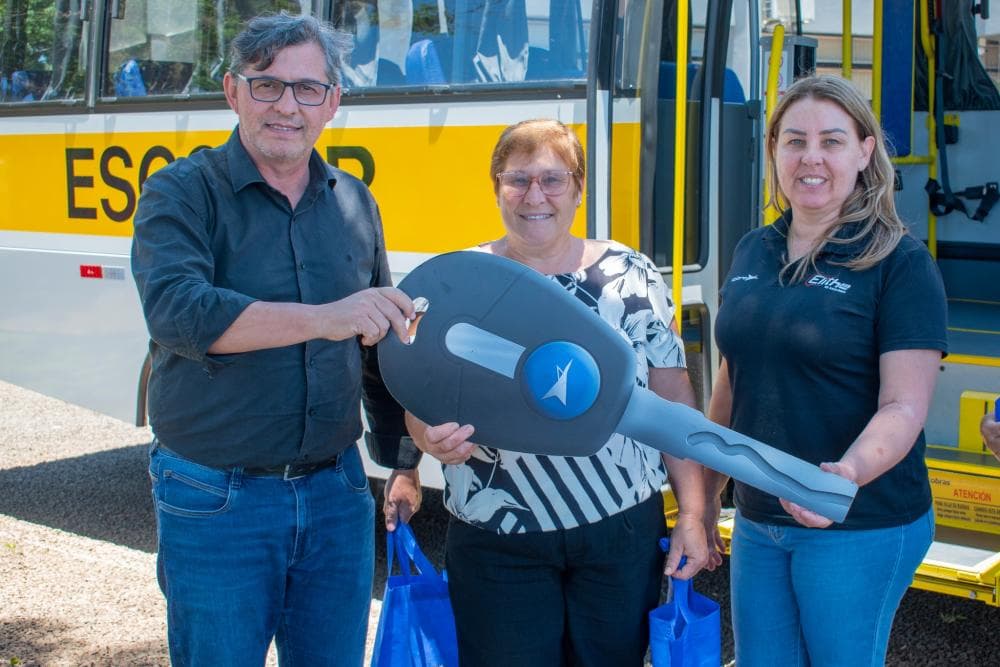 Município de São Martinho recebe novo micro-ônibus para o Transporte Escolar