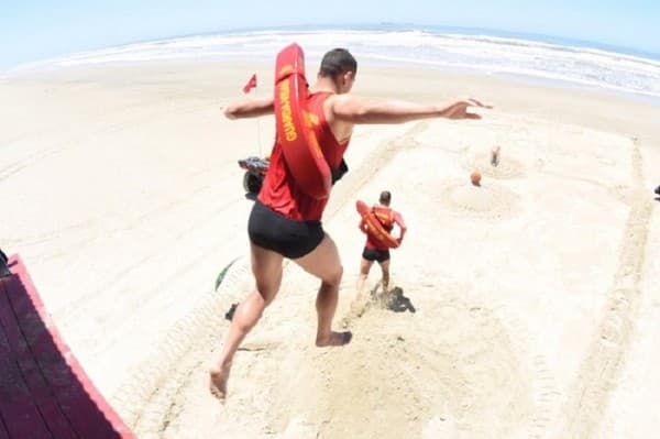 Bombeiros militares abrem inscrições para guarda-vida civil