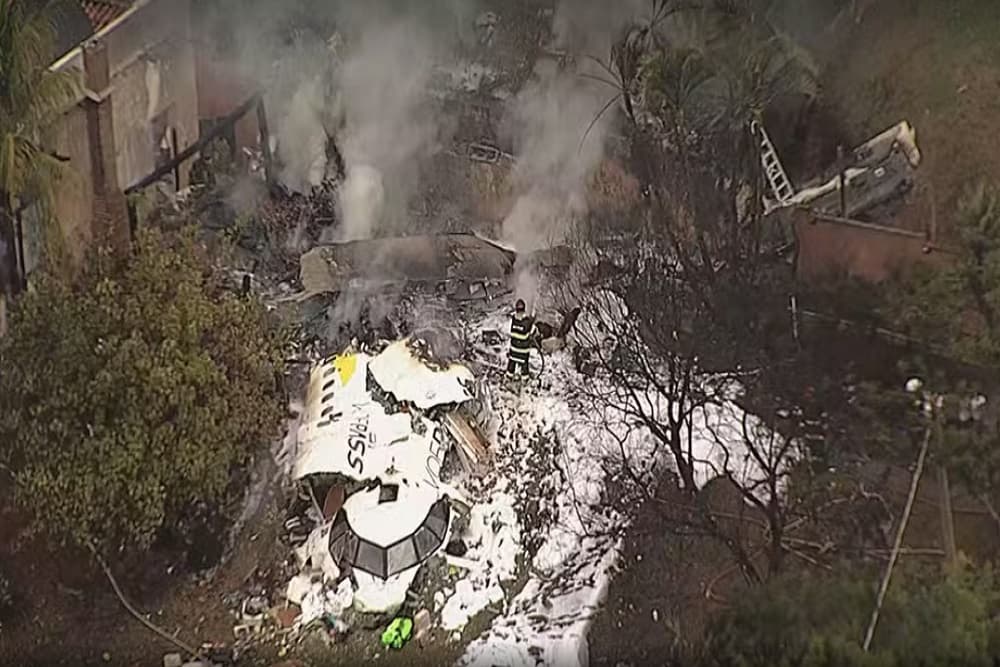 Avião com 62 pessoas a bordo cai em Vinhedo e não há sobreviventes