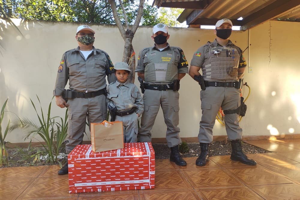 Crystal sonha em ser policial